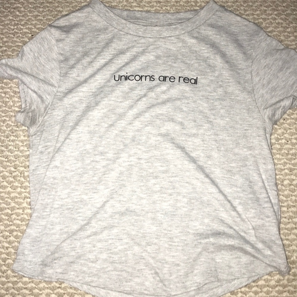 Grey short sleeve crop top